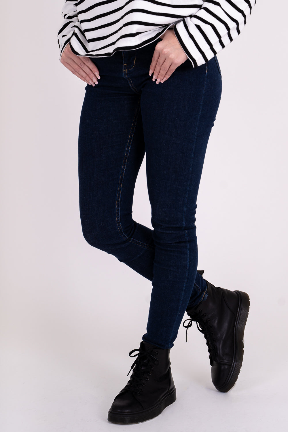 Monkee Genes Women Black Jeans Capris Size 10 28W